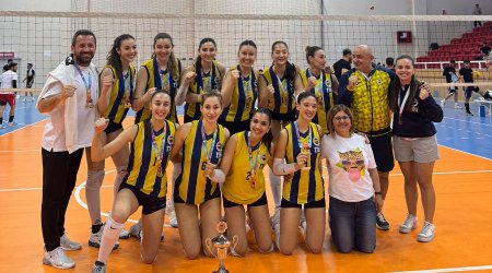 Kadın Voleybol Takımımız 1. Lig Türkiye Şampiyonu!